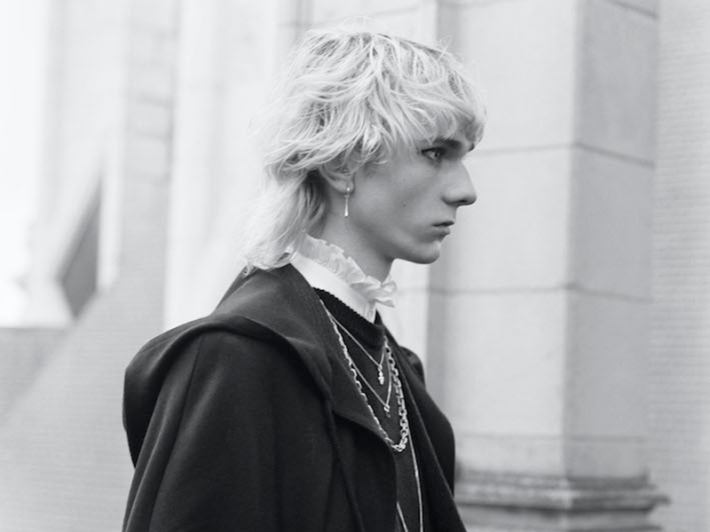 جدد شبابك مع كبسولة Celine  الحصرية على موقع MR PORTER